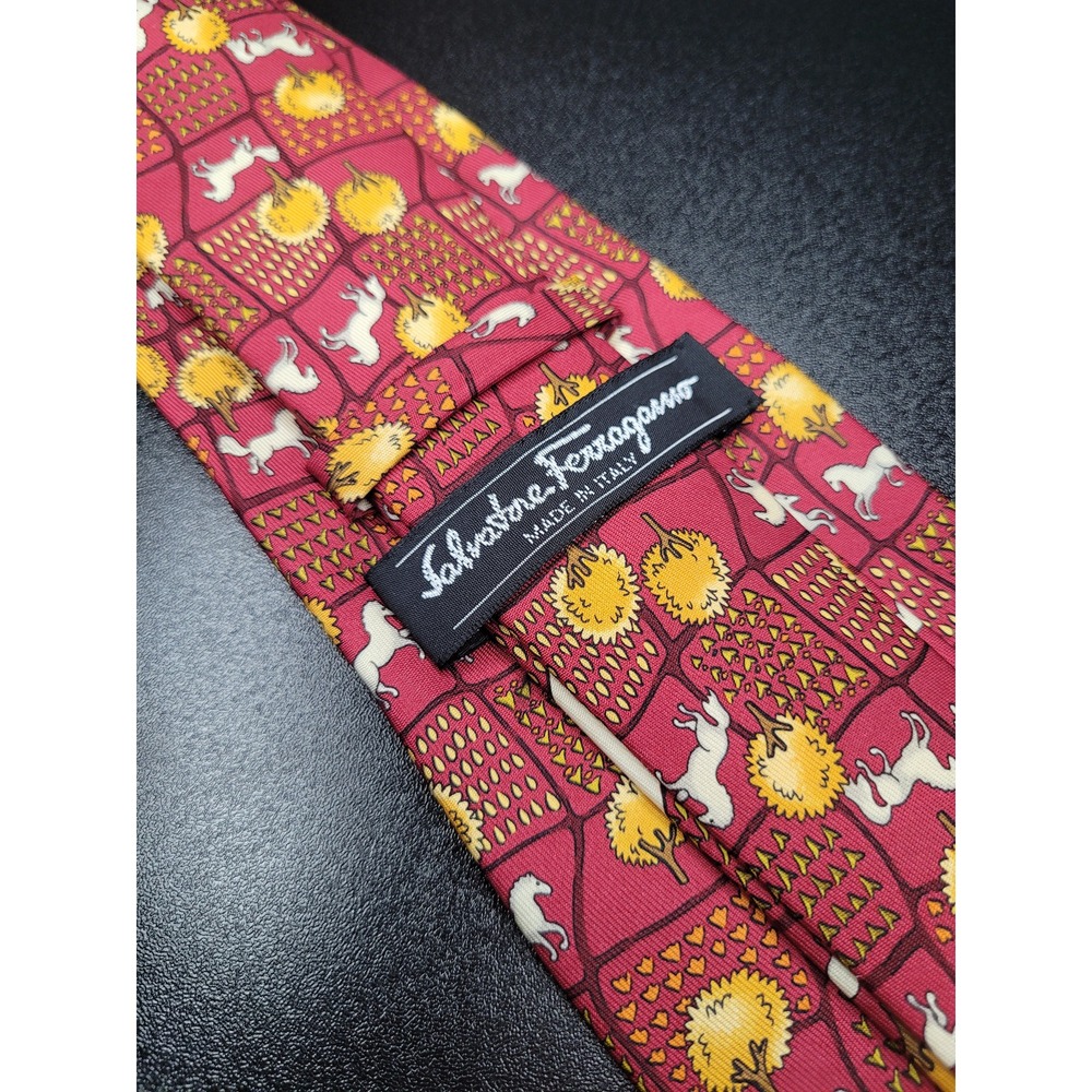 Salvatore Ferragamo Men's Necktie Red Horse Tree Silk 3.5" x 58" Excellent